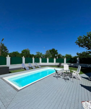 Traum Apartment mit Pool+Balkon